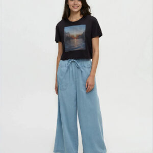 Alternative view of Lake View Crop T-Shirt